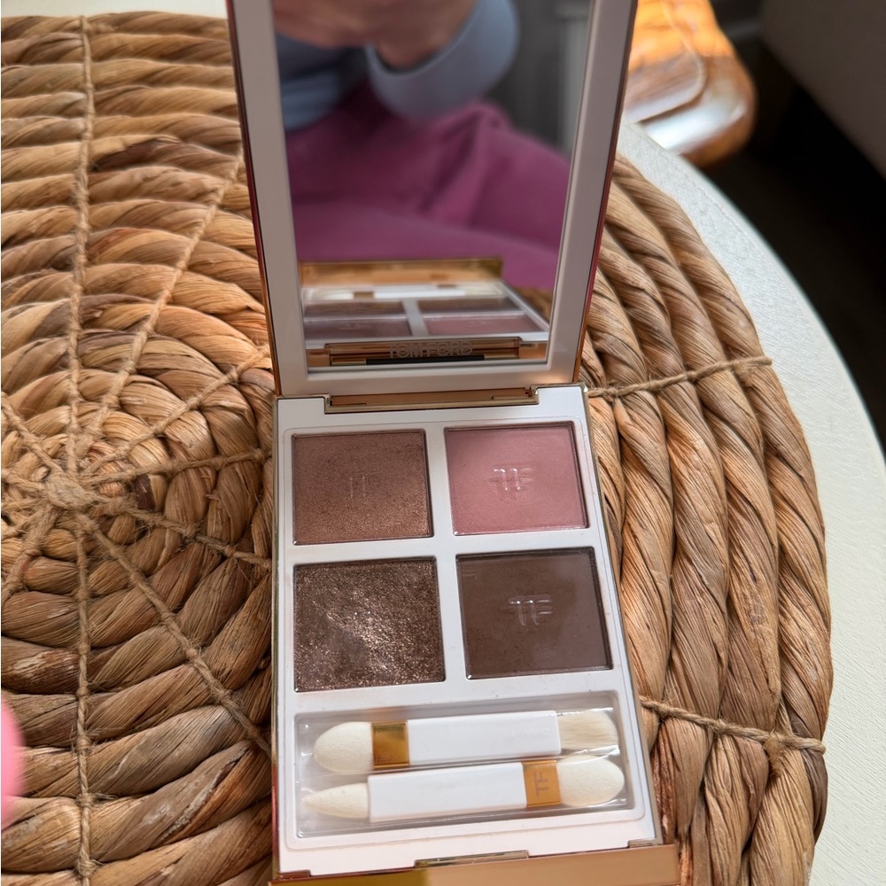 Tom Ford Limited edition tropical dusk Eyeshadow Quad - Picture 2 of 5